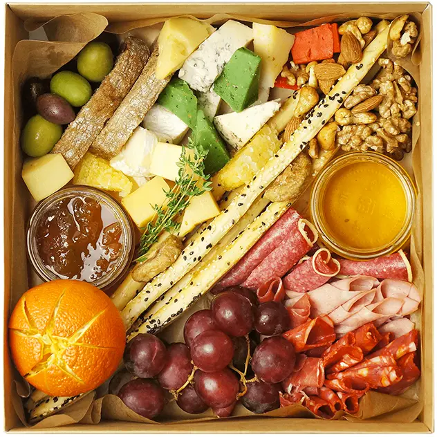 Ассорти мясных и сырных антипасти